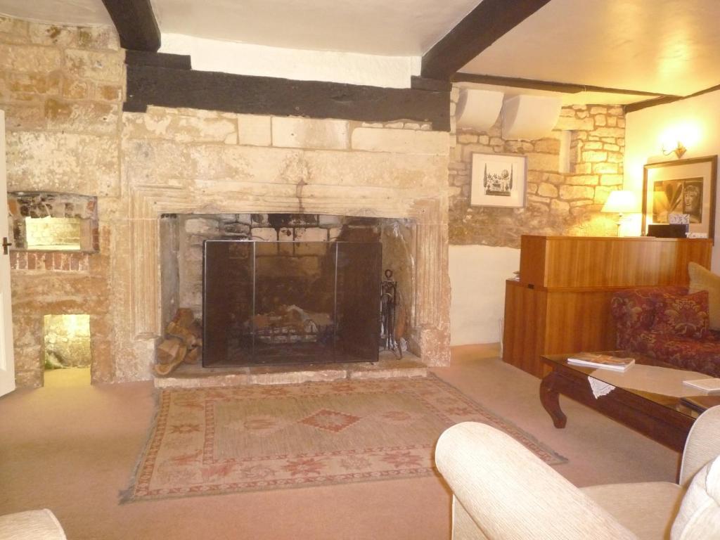 Cardynham House Hotel Stroud  Exterior photo