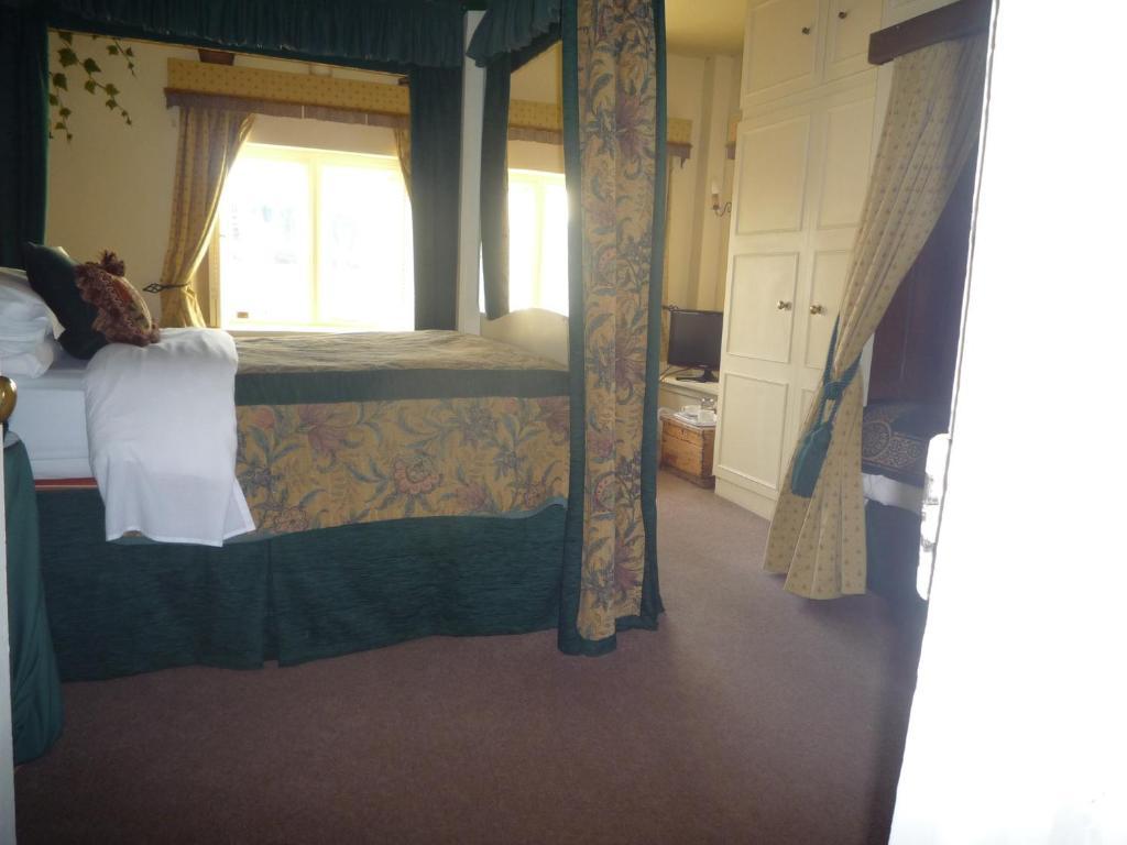 Cardynham House Hotel Stroud  Exterior photo